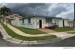 Single-story corner house with 3 bedrooms