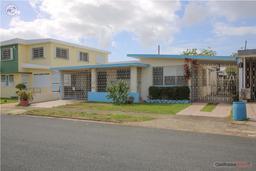 Villa Nevarez: House with patio studio