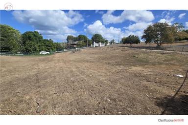 Land: 1 to 200 meters, 5 minutes from Boquerón