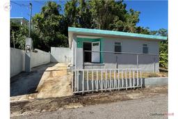 Property with 998 sq ft in Bo. Pugnado - Manatí