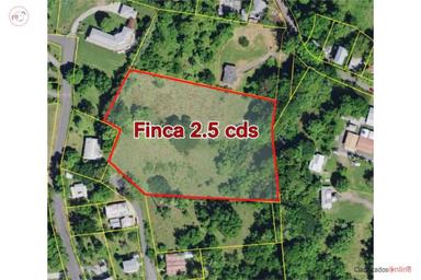 Spectacular 2.5 acres between the countryside and the town