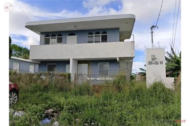 House for sale with 4 bedrooms and 2 bathrooms upstairs