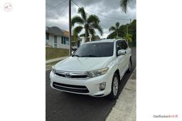 2013 Toyota Highlander Hybrid Limited $13,900