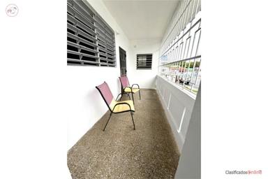 Super Central 3 Bedroom 2 Bathroom House with Carport