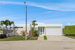 Luxury house in Urb. Vistalago 4/4 $570k