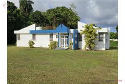 Custom-built residence on a 4,024 m² lot