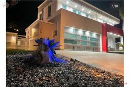 Valles del Lago: Luxury