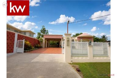 Bayaney Neighborhood - House in Hatillo