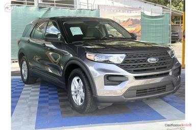 Ford Explorer base in excellent condition